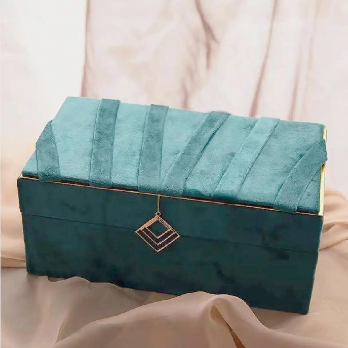 Antique outlet velvet jewelry case